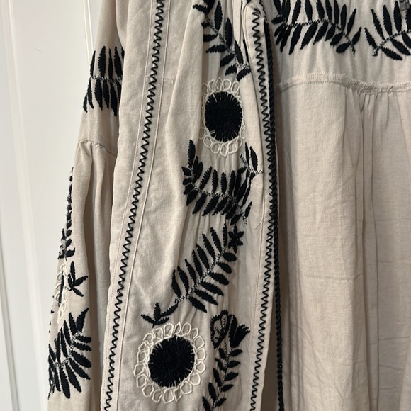 Light weight embroidered jacket - Picture 2 of 10